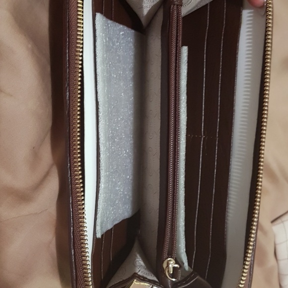 Michael Kors Wallet - Picture 5 of 5